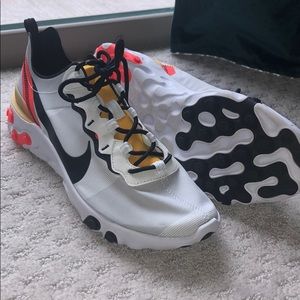 NIKE RUNNING SHOES